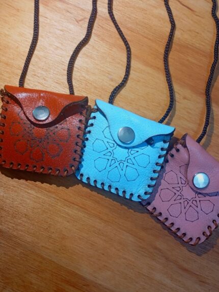 گردنبند چرمی